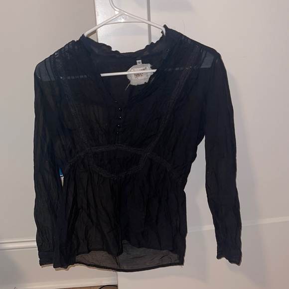 black top - Picture 1 of 2